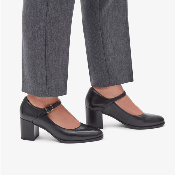 Clarks - Heeled Mary Janes in Black Leather