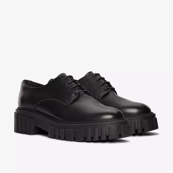 Clarks - Lug Sole Oxford in Black Leather