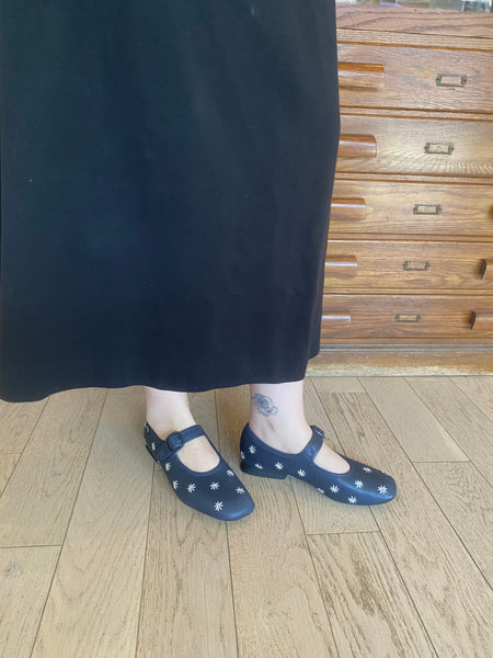 Camper - Embroidered Mary Janes in Navy Leather
