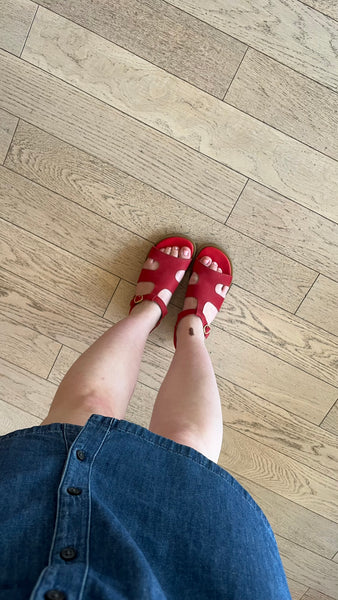 El Naturalista - T-Strap Sandal in Red Nubuck
