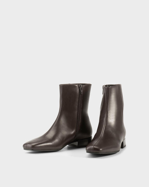 Vagabond Shoemakers - Glove Boot in Brown Leather