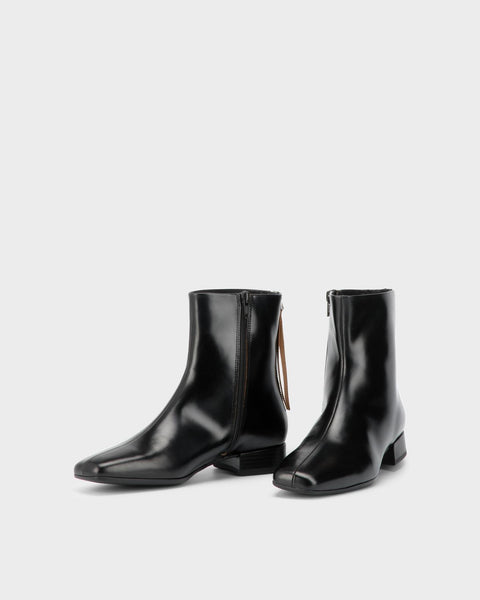 Vagabond Shoemakers - Glove Boot in Black Leather w/Back Strap