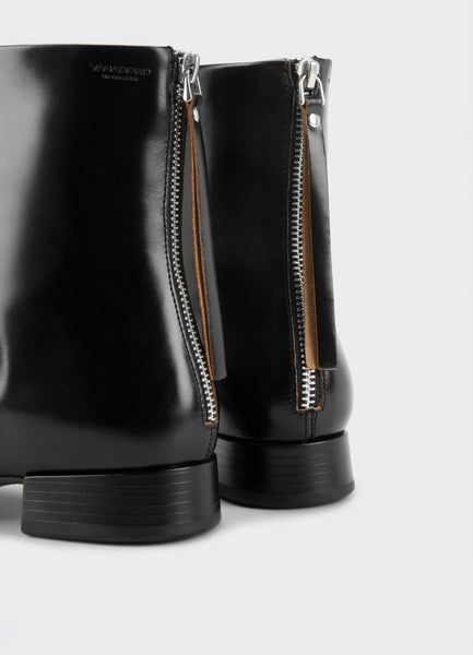 Vagabond Shoemakers - Glove Boot in Black Leather w/Back Strap