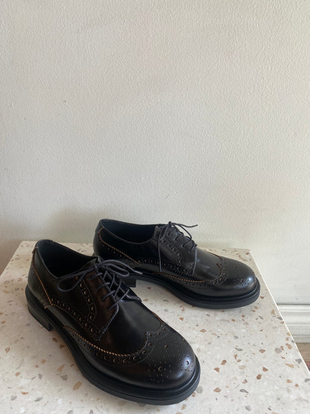 Vagabond Shoemakers - Oxford Brogue in Black Leather with Contrast Edging