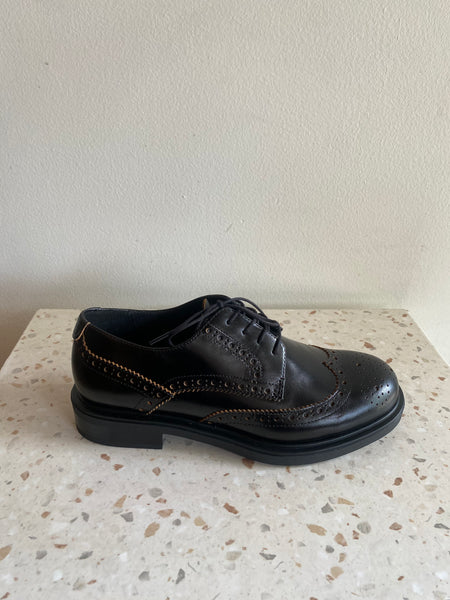 Vagabond Shoemakers - Oxford Brogue in Black Leather with Contrast Edging