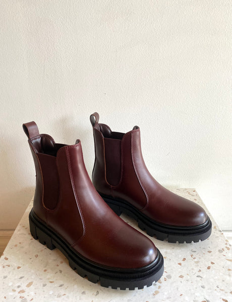 Pajar - Waterproof Leather Chelsea Boot in Bordo