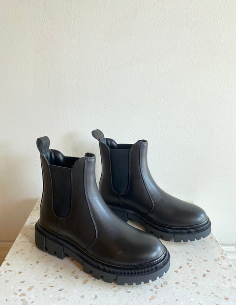 Pajar - Waterproof Leather Chelsea Boot in Black