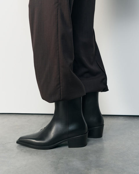 Vagabond Shoemakers - Pointed Mid Height Boot in Black Leather