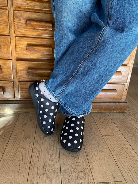 Subu - Slippers in B&W Polka Dots