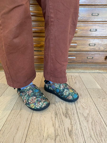 Subu - Slippers with Back Strap in Botanical Brocade