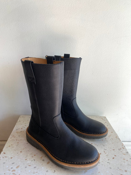 El Naturalista - Leather Pull On Boot in Black