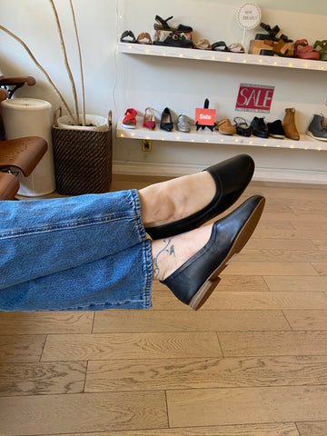 Clarks - Ballet Flat in Black Leather