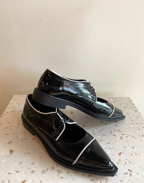 Ateliers - Tie-Up Flat in Black & White Naplak