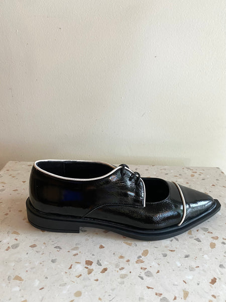 Ateliers - Tie-Up Flat in Black & White Naplak