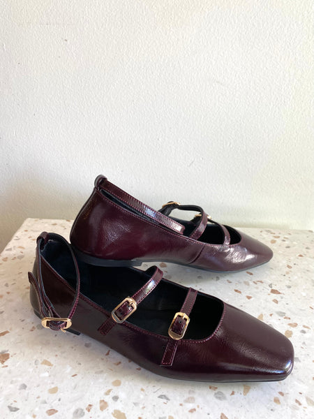 Ateliers - Strappy Mary Jane Flats in Bordo