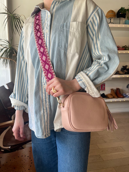 Marlon - Leather Camera Bag in Rosa