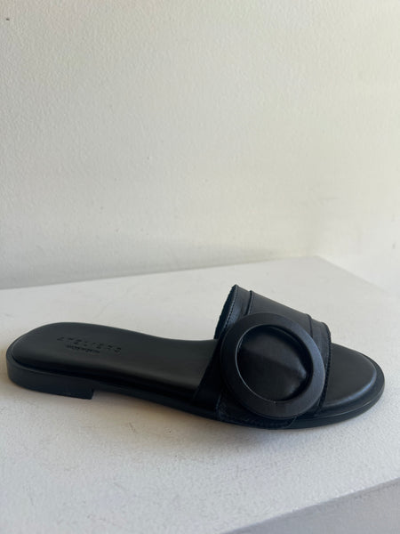 Ateliers - Flat Leather Circle Slides in Black