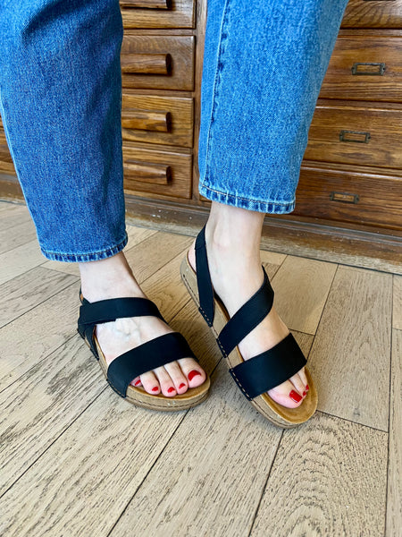 El Naturalista - Leather Cross Sandal in Black