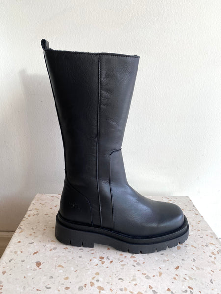 Bos & Co - Waterproof & Warm Mid Height Boot in Black Leather