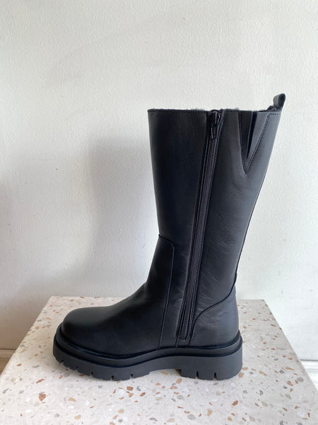 Bos & Co - Waterproof & Warm Mid Height Boot in Black Leather