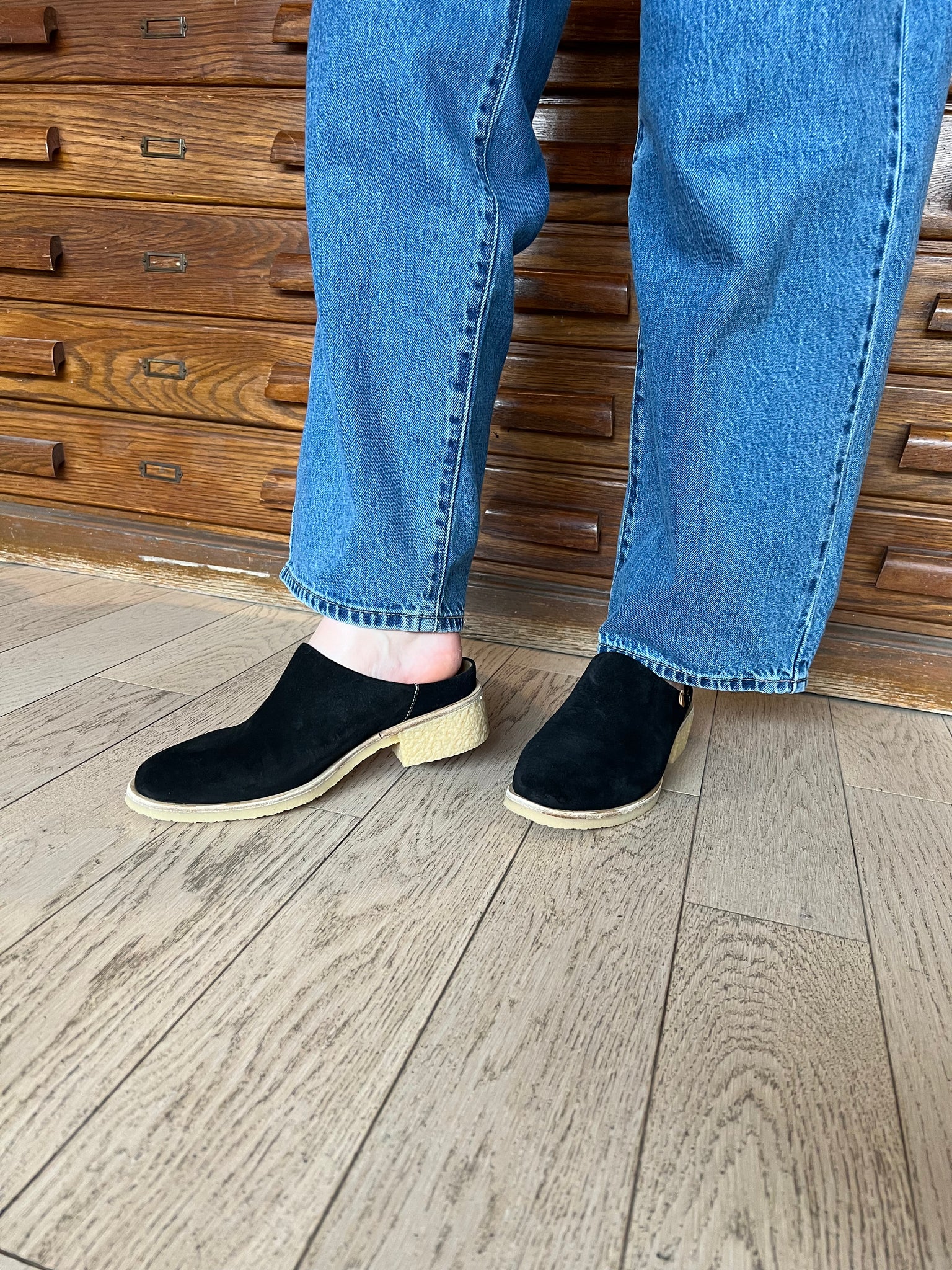 El Naturalista - Black Suede Mules