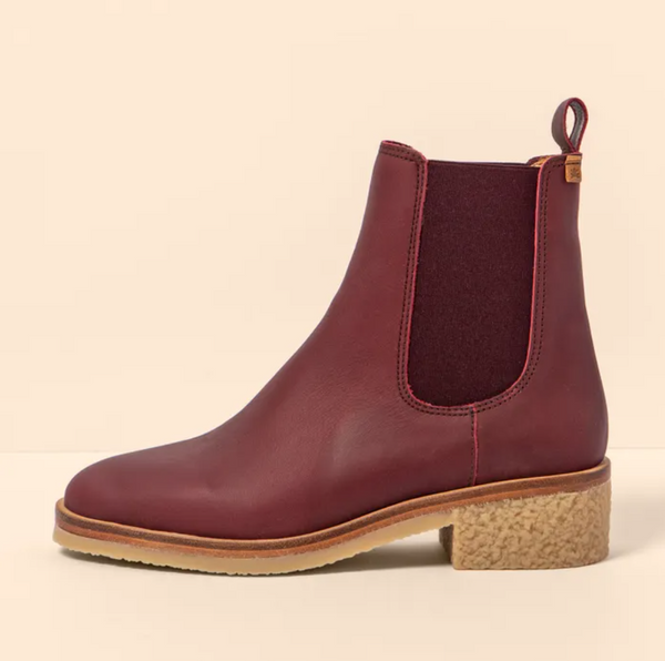 El Naturalista - Chelsea Boot in Cereza