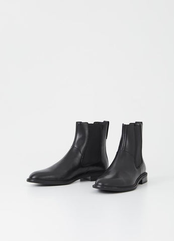 Vagabond - Chelsea Boot in Black Leather